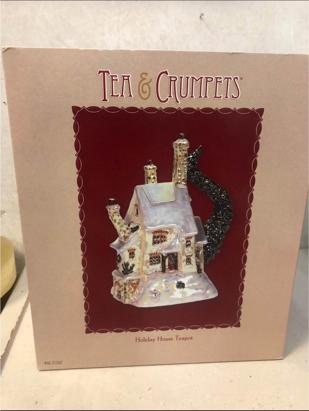 Department 56 " Tea and Crumpets " Holiday House Teapot - White and Gold